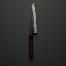 Laden Sie das Bild in den Galerie-Viewer, ISSHO TABERU Izutsuki Nanbu Gyuto 180mm in der Hand