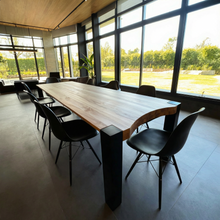 Laden Sie das Bild in den Galerie-Viewer, La Plaza – Esstisch 300cm x 100cm x 75 cm