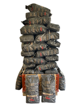 Laden Sie das Bild in den Galerie-Viewer, azado Holzkohle Original 4kg (Buchenholz)