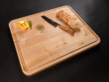 Laden Sie das Bild in den Galerie-Viewer, Azado Massiv-Schneidebrett mit Saftrinne - Azado AG