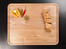 Laden Sie das Bild in den Galerie-Viewer, Azado Massiv-Schneidebrett mit Saftrinne - Azado AG