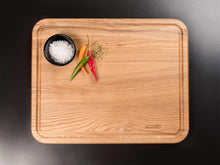 Laden Sie das Bild in den Galerie-Viewer, Azado Massiv-Schneidebrett mit Saftrinne - Azado AG