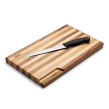 Laden Sie das Bild in den Galerie-Viewer, azado Holzschneidebrett mit integriertem Victorinox Brotmesser
