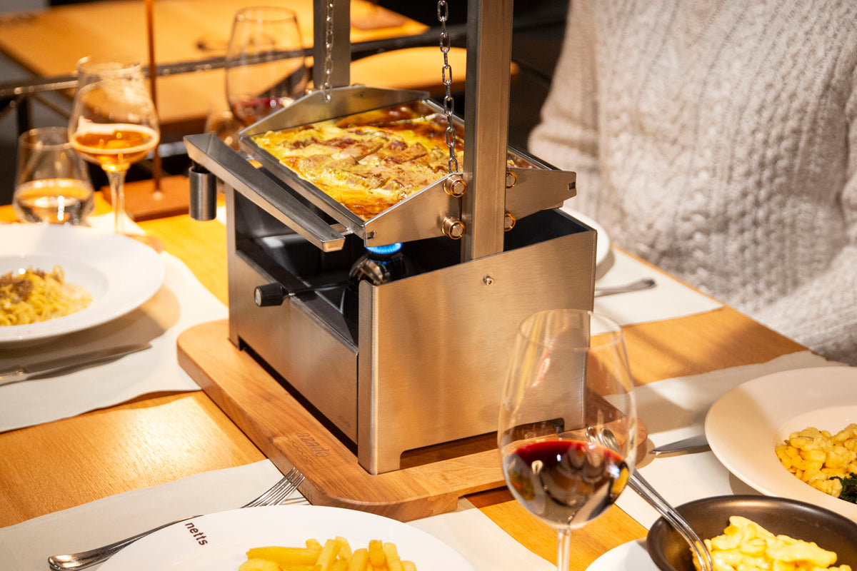 El Chiquito Tischgrill A4 im Einsatz am Esstisch
