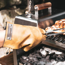 Laden Sie das Bild in den Galerie-Viewer, Grillchef-Set (Grillschürze + Grillhandschuh) - Azado AG
