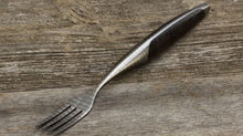 Laden Sie das Bild in den Galerie-Viewer, Swiss Knife Steakbesteck Damast

